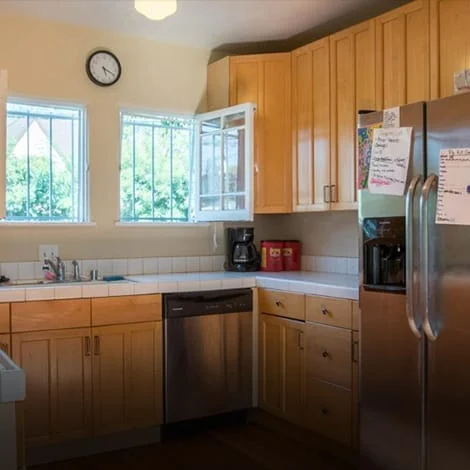 maryland-house-chateau-hollywood-sober-living-04-1024x576 kitchen at Maryland House sober living home