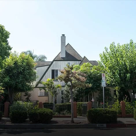 maryland-house-chateau-hollywood-sober-living-11-1024x576 wide shot exterior of Maryland House sober living home