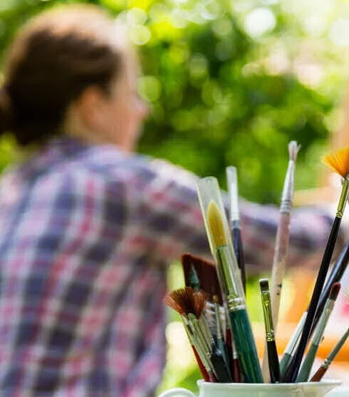 Art therapy Los Angeles CA outdoor painting session