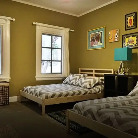 twin bedroom of sober living program's laurel canyon house