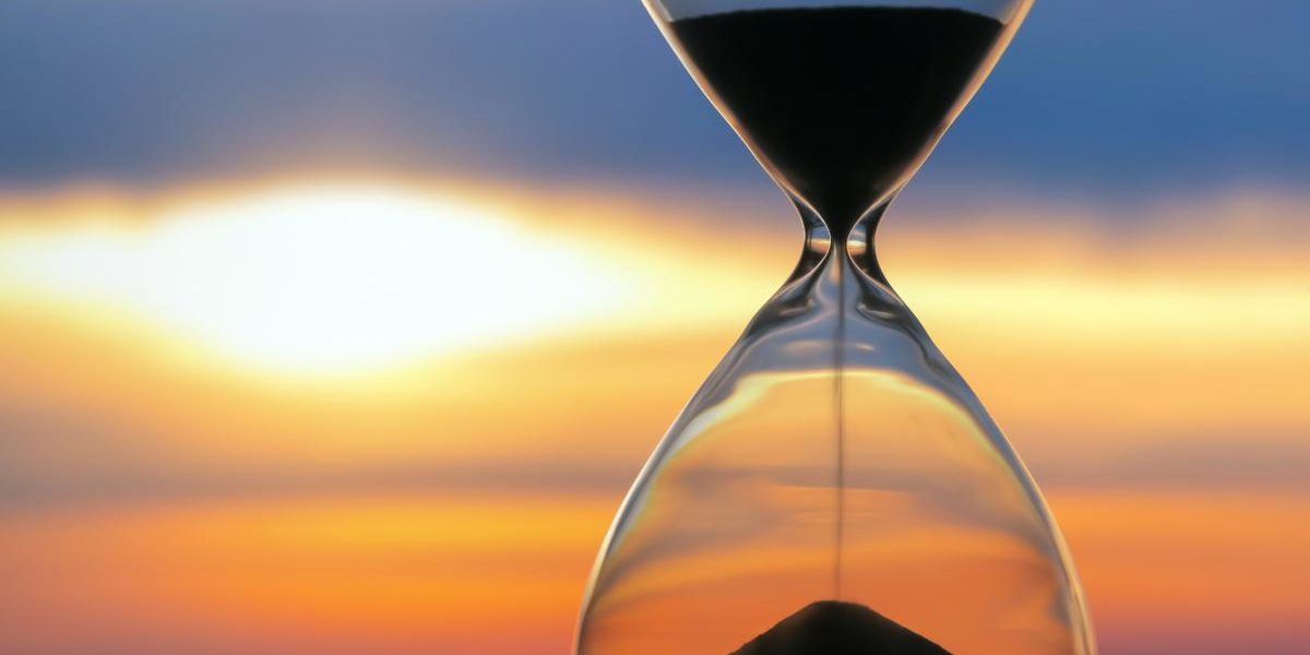 hourglass represents alcohol detox timeline