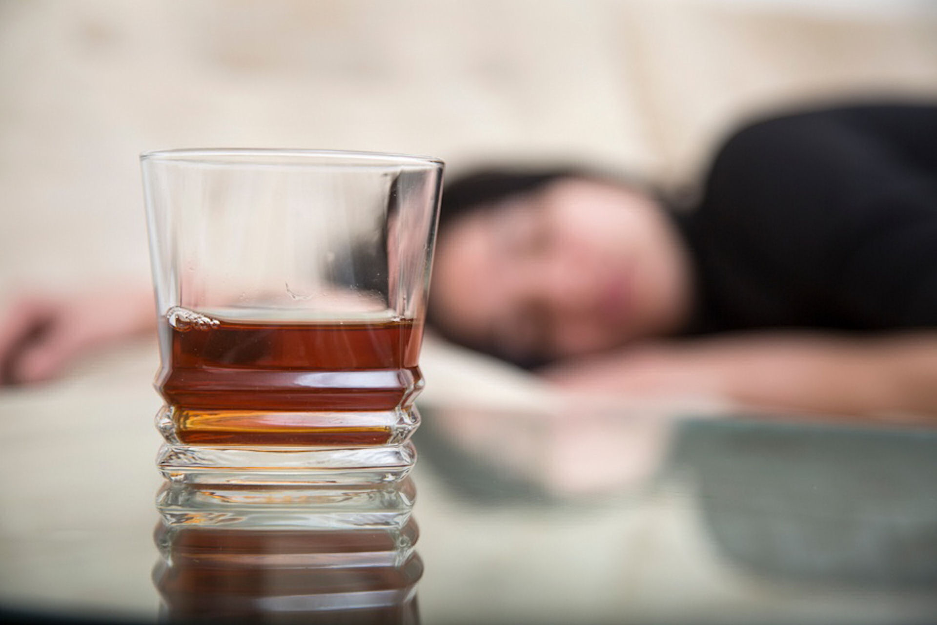 woman experiencing alcohol withdrawal