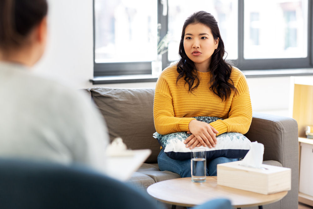 a-woman-holding-her-pillow-in-a-therapy-session